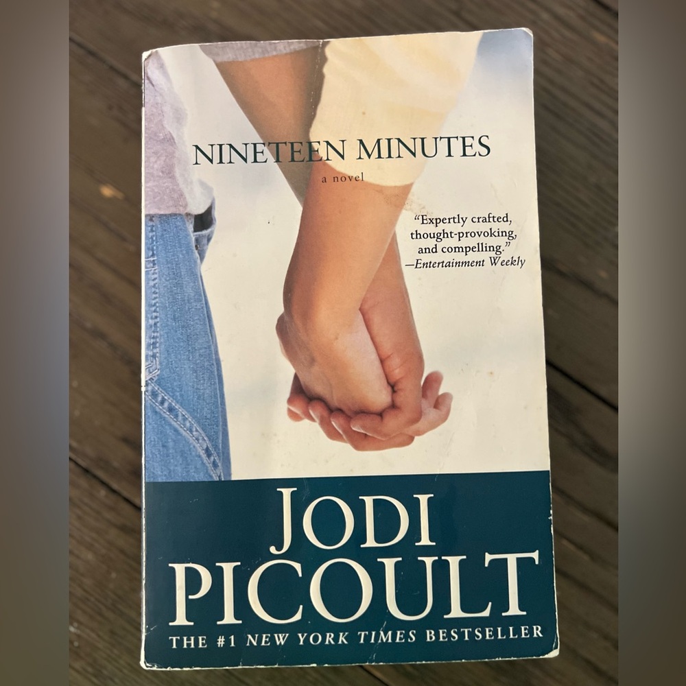 📚BUY 2 GET 1 FREE Nineteen Minutes‎ by Jodi Picoult
